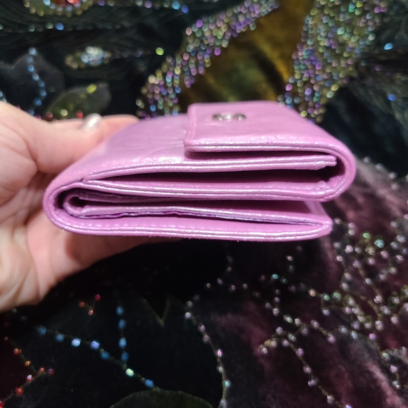 Chanel Camelia Iridescent Wallet - Picture 6 of 17